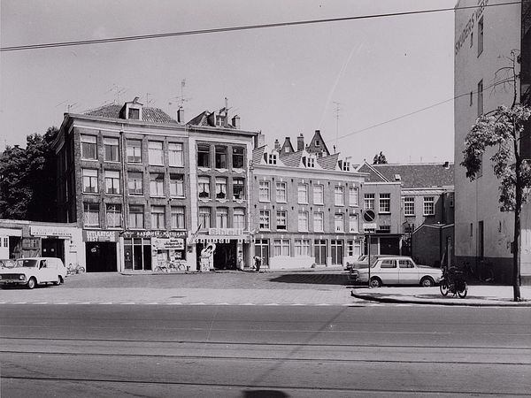 Frederik Hendrikstraat 33-45 Foto: Beeldbank van het Stadsarchief, collectie foto's eigen fotodienst, 4 juni 1971. 