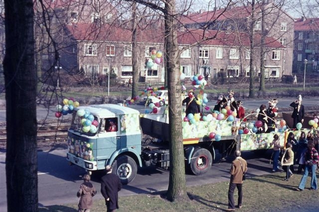 De Raad van 11 op de wagen Foto: Joop Jansen, circa 1975 