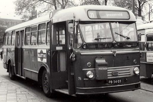 Buslijn 21 in de jaren 60 Foto: Tom Mulder, zie ook www.amsterdamsetrams.nl/lijn21.htm 