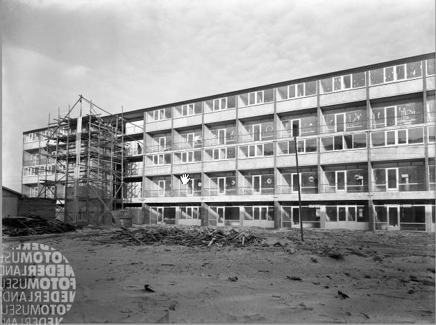 Dr H. Colijnstraat, trappenhuis in aanbouw (1957)  