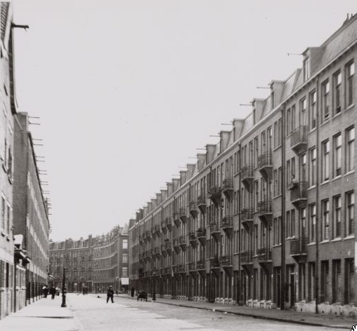 Van Beuningenstraat, richting Groen van Prinstererstraat Foto: Beeldbank van het stadsarchief van de gemeente Amsterdam, 25 juni 1920 