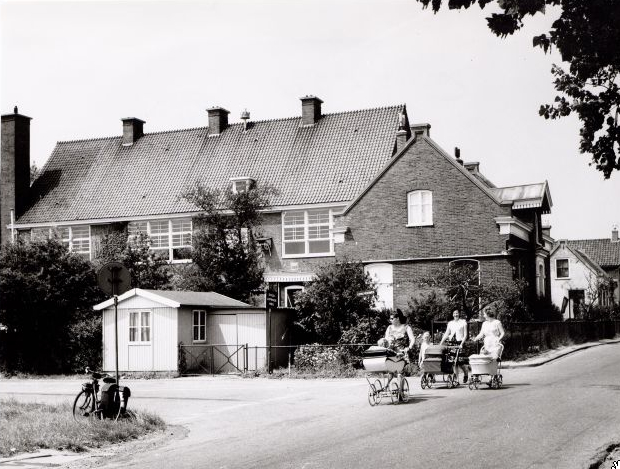 De school op 12 juli 1967 Foto: Beeldbank van het Stadsarchief; collectie foto's eigen fotodienst, J.M. Arsath Ro'is (fotograaf) 