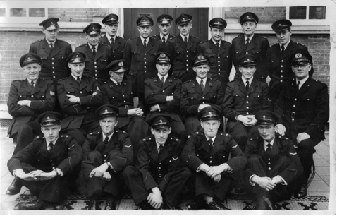 Politieagenten in opleiding (lichting 56-01) Foto: collectie Okko Steensma 