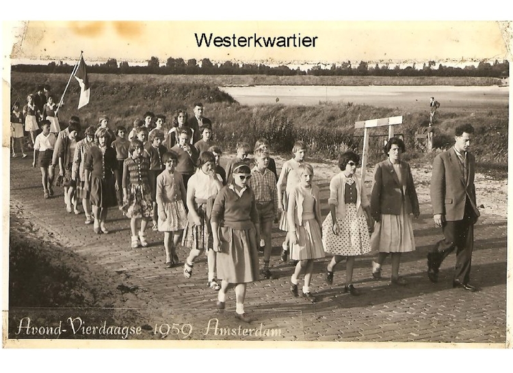 Westerkwartier deed natuurlijk mee met de Avondvierdaagse wie, wat, wanneer, waar Foto: archief Henk Schmidt 