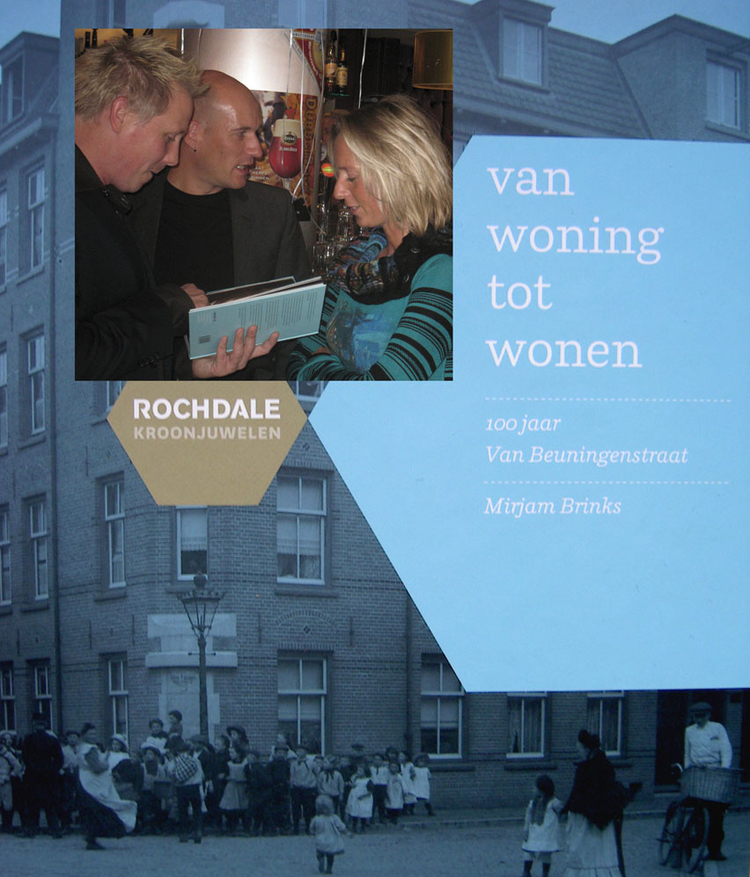 De schrijfster Mirjam Brinks in gesprek over het boek 100 jaar Van Beuningenstraat Foto-inzet: Jan Wiebenga, 2 oktober 2009 