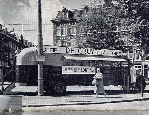 de gruyter winkelbus bij winkelverbouwing zo'n zelfde bus werd gebruikt tijdens de verbouwing van de zaak aan de Hoofddorpweg, de bus was geplaatst op het Legmeerplein. 