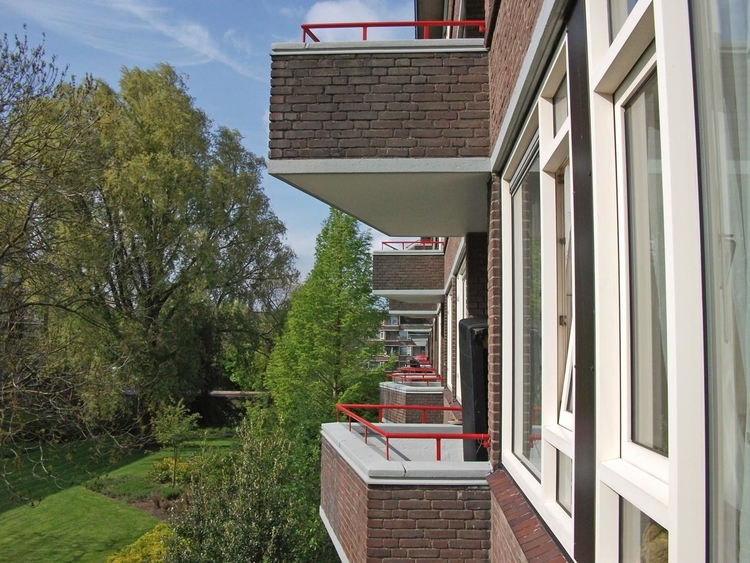 De schuine balkons van de de Elisabeth Boddaertstraat wie, wat, wanneer, waar Foto: mevrouw Aliar, mei 2010 