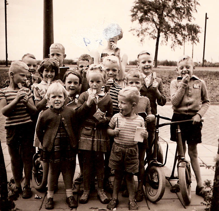 Dolhaantjesstraat Foto: 29 juli 1957, collectie: mevrouw Van Gelder 