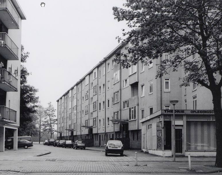 Dr. H. Colijnstraat 174-188 Foto-fragment van de Beeldbank van het Stadsarchief - fotograaf Ton van Rijn - juni 2001 