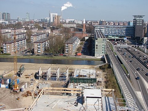 De bouw begint ook aan de Burgemeester Van Tienhovengracht Foto: Annick van Ommeren-Marquer, 30 maart 2009 