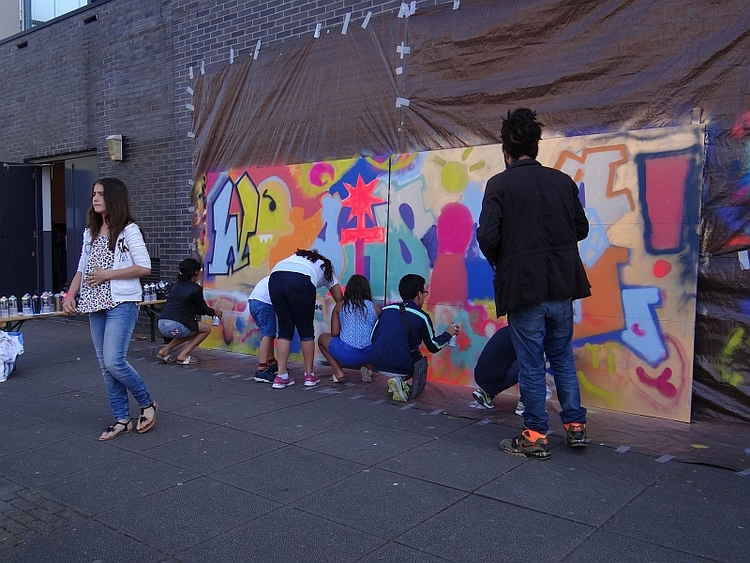 Graffiti workshop, jaarmarkt Geuzenveld Bron: foto Annick Marquer, 2015 