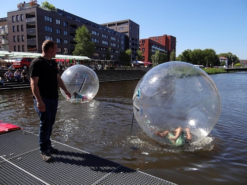 Waterballen, jaarmarkt Geuzenveld Bron: Annick Marquer, 2015 