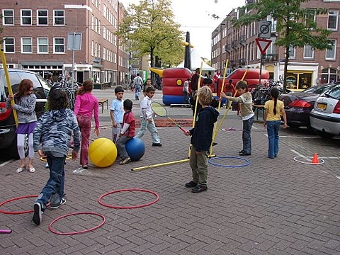 Veilig spelen op straat Foto: Annick van ommeren-Marquer, 21 september 2008 