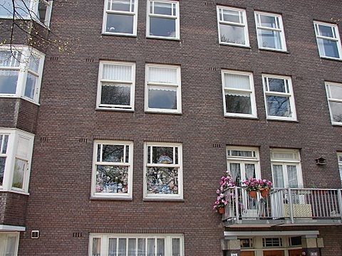 Hier woonde Mia (op 2 hoog) Foto: Annick van Ommeren-Marquer, 11 mei 2008 