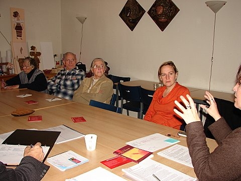 Een duidelijke uitleg in de thuisbasis van onze stichting: De Brug Foto: Annick van Ommeren-Marquer, 4 december 2008 
