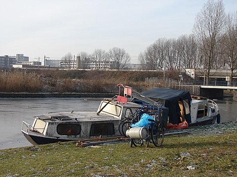 De 'kraakboot' Foto: Annick van Ommeren-Marquer, 11 januari 2009 