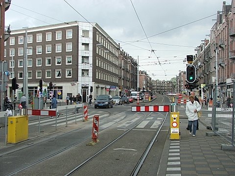 Hiermee worden auto's geweerd en kunnen de trams- gelukkig - gewoon doorrijden. Nou ja, gewoon, wel even afremmen! Foto: Annick van Ommeren-Marquer, mei 2008 