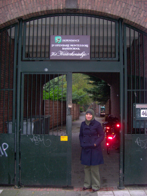   <p>Bij het hek van 't Winterkoninkje.<br />
Foto: Ruud van Koert, oktober 2007</p>