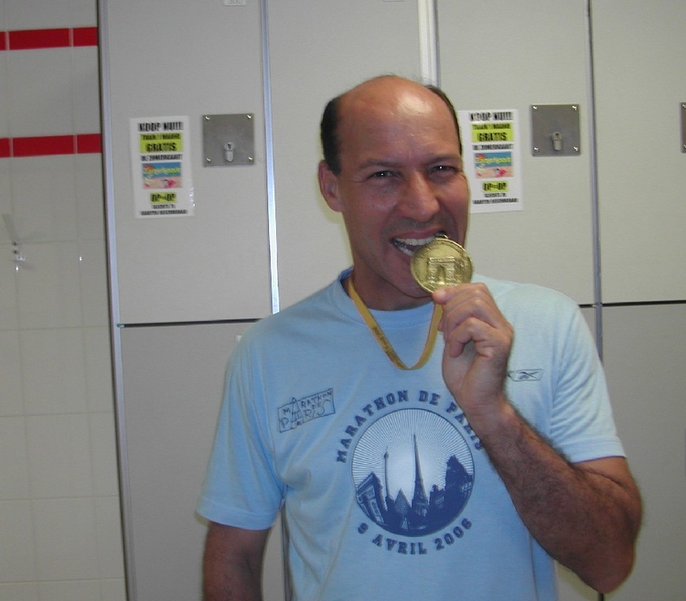 Fetih Chatti Fetih Chatti, de doorbijter, na de marathon van Parijs 