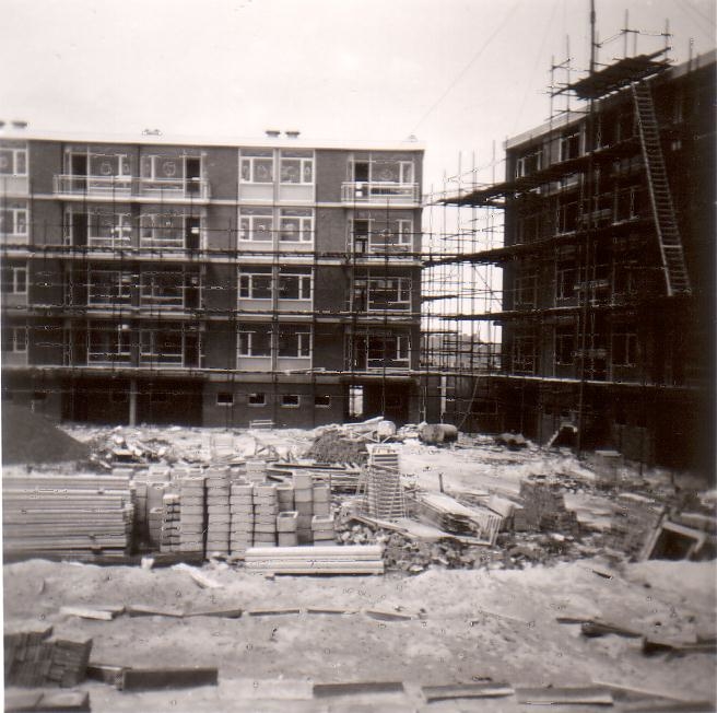 Van Tijenbuurt de bouw van de flats. Foto: mevrouw Van Ark 