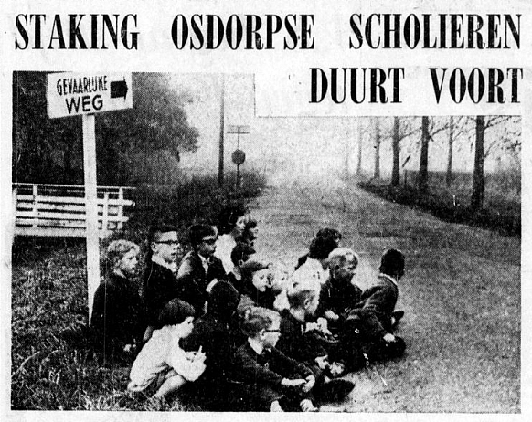 Scholierenprotest op de Osdorperweg, 1963 Bron: foto bij artikel "Ons geduld is uitgeput", De Telegraaf, 29-10-1963, te vinden op www.delpher.nl. 