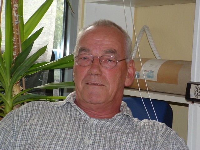 Frans Theuns Frans Theuns in Stichting de Brug, dinsdag 29 juni 2004. 