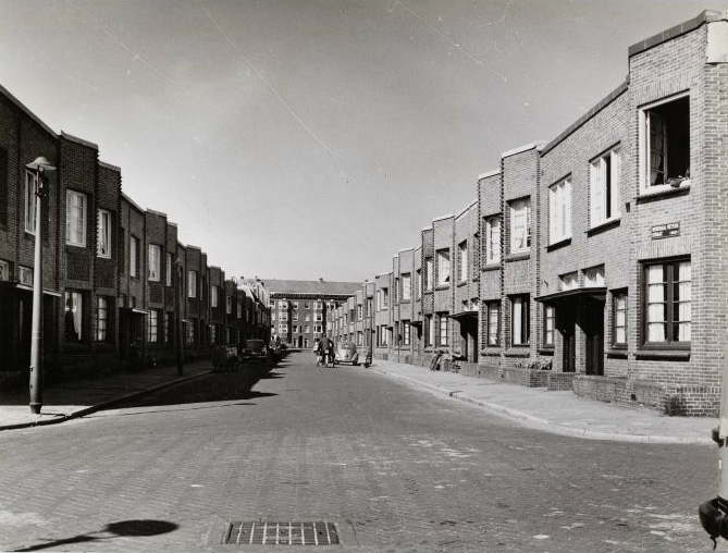 Generaal Vetterstraat (na 1973 Rijnsburgstraat), gezien richting de Sloterweg Bron: Beeldbank van het Stadsarchief Amsterdam, 24 april 1959 