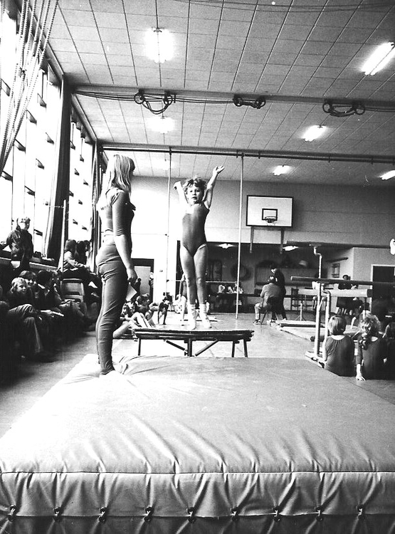 Gymnastiekvereniging 2 Turnwedstrijden in de v.d.  Zweepschool, maart 1979 