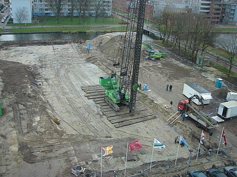 Vanaf de 6e verdieping aan de overkant is de bouwput goed te zien Foto: Annick van Ommeren-Marquer, 12 maart 2009 