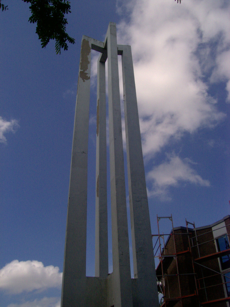 De karakteristieke toren Foto: Ruud van Koert, juli 2007 