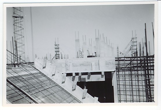 HvM8 Foto: Hans van Mourik. Detail wapening flat Westereind in aanbouw, 2e verdieping, mei 1957 