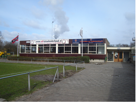 De kantine van voetbalclub SDZ, rechts zijn nog de kleedkamers en de bestuurskamer Bron: foto Jan Wiebenga, 2009 