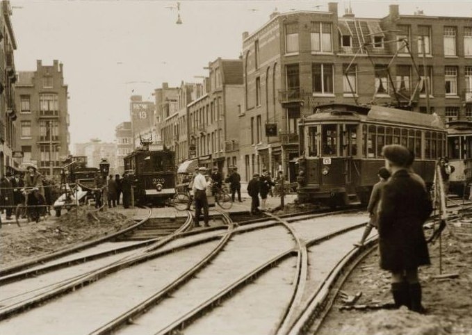 De Kikker De Kikker, Blauwe tram of Haarlemse tram op de Krommert De Kikker, Blauwe tram of Haarlemse tram op de Krommert (Bron : beeldbank Amsterdam) 