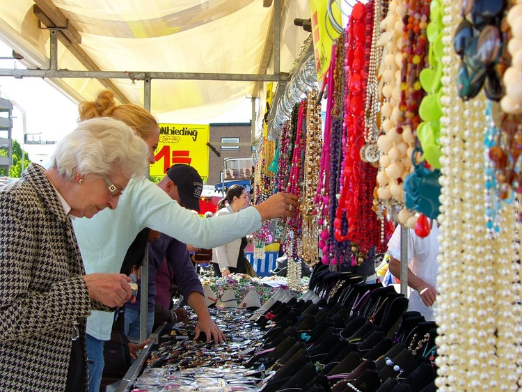 Een kleurrijke markt wie, wat, wanneer, waar Foto: Shirley Brandeis, 19 mei 2010 