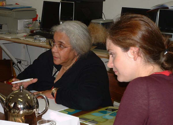 Docente Karen (rechts) en Louise. Foto: Will Fleur, 12 oktober 2007 