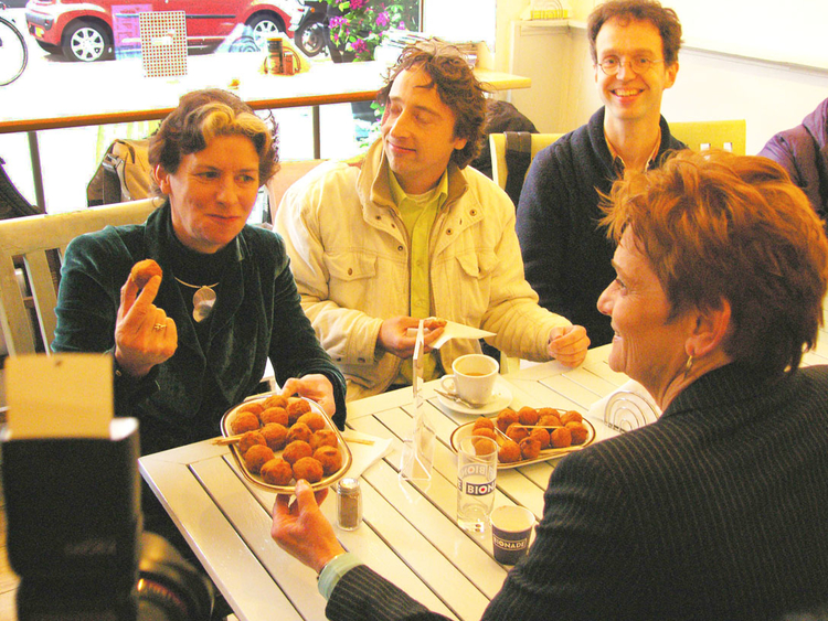 Gerda Verburg eet en praat duurzaam met Helen Geul wie, wat, wanneer, waar Foto: Shirley Brandeis, 4 februari 2010 