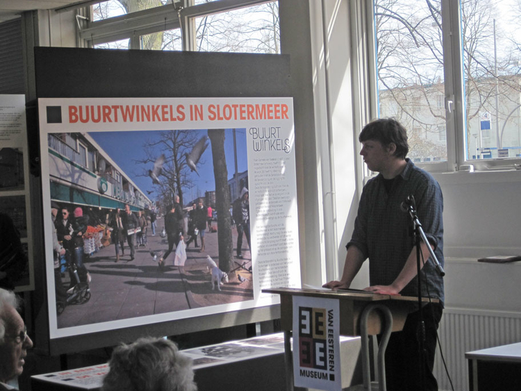 Opening tentoonstelling Buurtwinkels 1 Foto: Ruud van Koert, 2 april 2011 