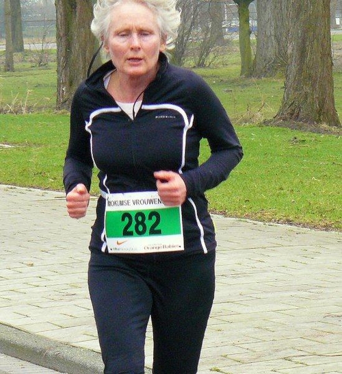  Op 60-jarige leeftijd 8-ste gewordenvan de 88 deelnemers en de 5 km helemaal hardgelopen; een hele prestatie op die leeftijd! - Foto: Sarah Cornel, 4 maart 2012 