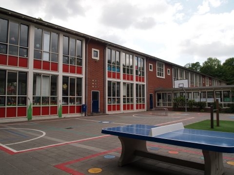 Openbare Lagere School - 1954 - Burg. Fockstraat 85 Foto: Annick van Ommeren-Marquer, mei 2011 