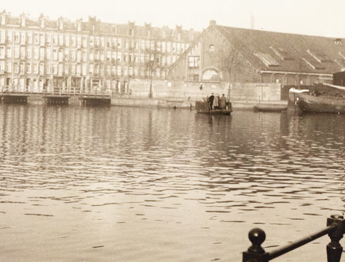  Het pontje over de Buyskade - Foto: deel van een foto van de Beeldbank van het Stadsarchief, circa 1925 