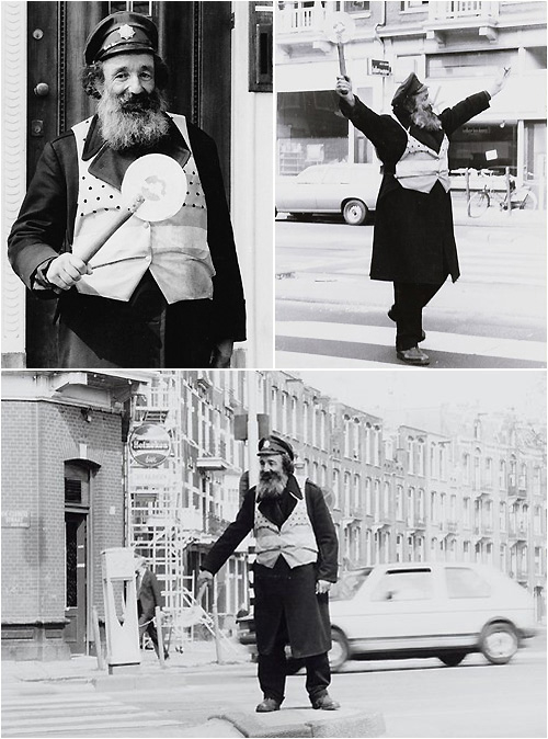 Pseudo verkeersagent 'ome' Frans Treu Alle foto’s:  Uit de Collectie van het Stadsarchief Amsterdam, april 1981 