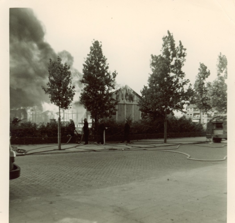 Rob Vierveijzer Scholenbrand Scholenbrand bij de Jacob van Maerlantstraat, begin jaren zestig. 