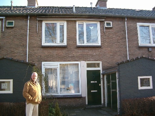 Ron de Vries Ron de Vries voor Slotermeerlaan 62, het huis van opa en oma. 4-2-2006 