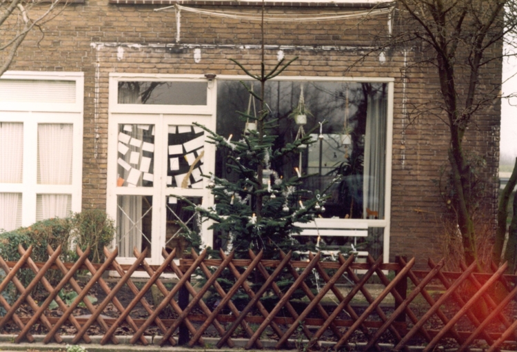 Ruud Kroet foto huis wie, wat, wanneer, waar Het huis van de Familie van Koert aan de Coronelstraat in Slotermeer, 1990 