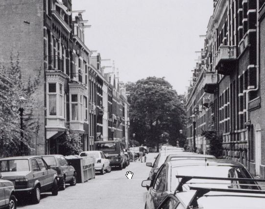 Vondelkerkstraat, met links bijna achteraan nummer 19 Foto: fragment van een foto van de Beeldbank van het Stadsarchief van de gemeente Amsterdam 