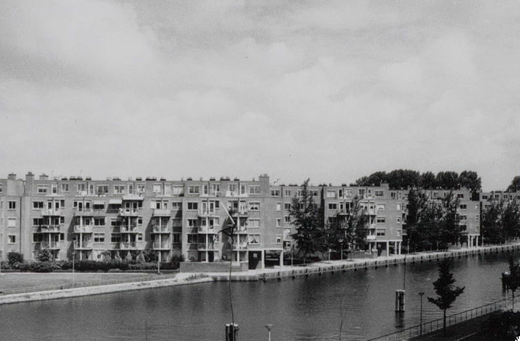Onooglijke flats met ruim uitzicht Foto: deel van een foto van de Beeldbank van het Stadsarchief, 1983 