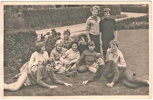 Vakantie 12 - 19 augustus 1961 van kampclub Sportpark de Ruyter wie, wat, wanneer, waar Groep van Tineke Hogenhout. Herkenbare meid(en): Olga Peterson. 