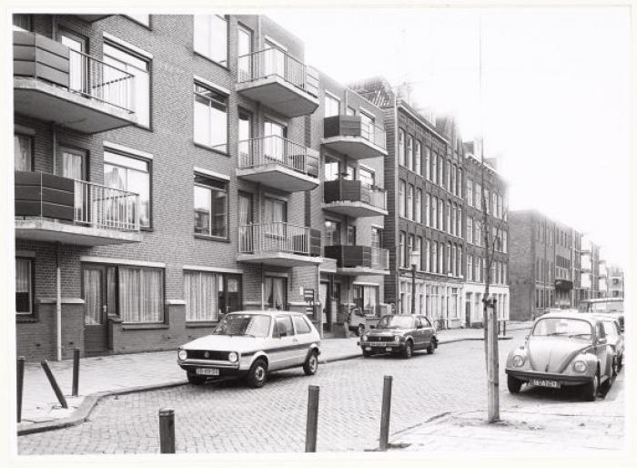 Van Beuningenstraat 1-21 Van Beuningenstraat 1-21 (foto: 1983, fotograaf: Ino Roëll, beeldbank Gemeentearchief) 