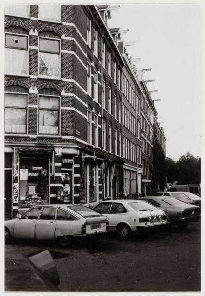 Van der Hoopstraat 24-22-20 Foto: 1982; collectie Beeldbank Gemeentearchief, fotograaf onbekend. 