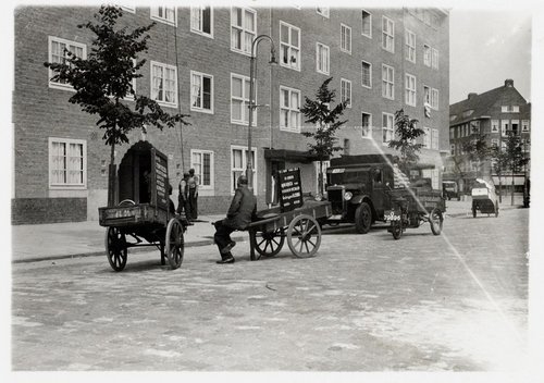 Voddenman/straatventers, rond 1938 - buurt/straat niet bekend Uit de collectie van het Stadsarchief Amsterdam 